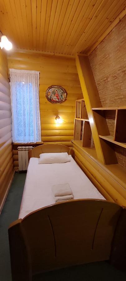 Лелеч Hotel Tatariv Eksteriør billede