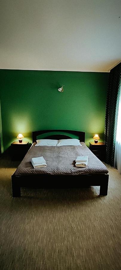 Лелеч Hotel Tatariv Eksteriør billede