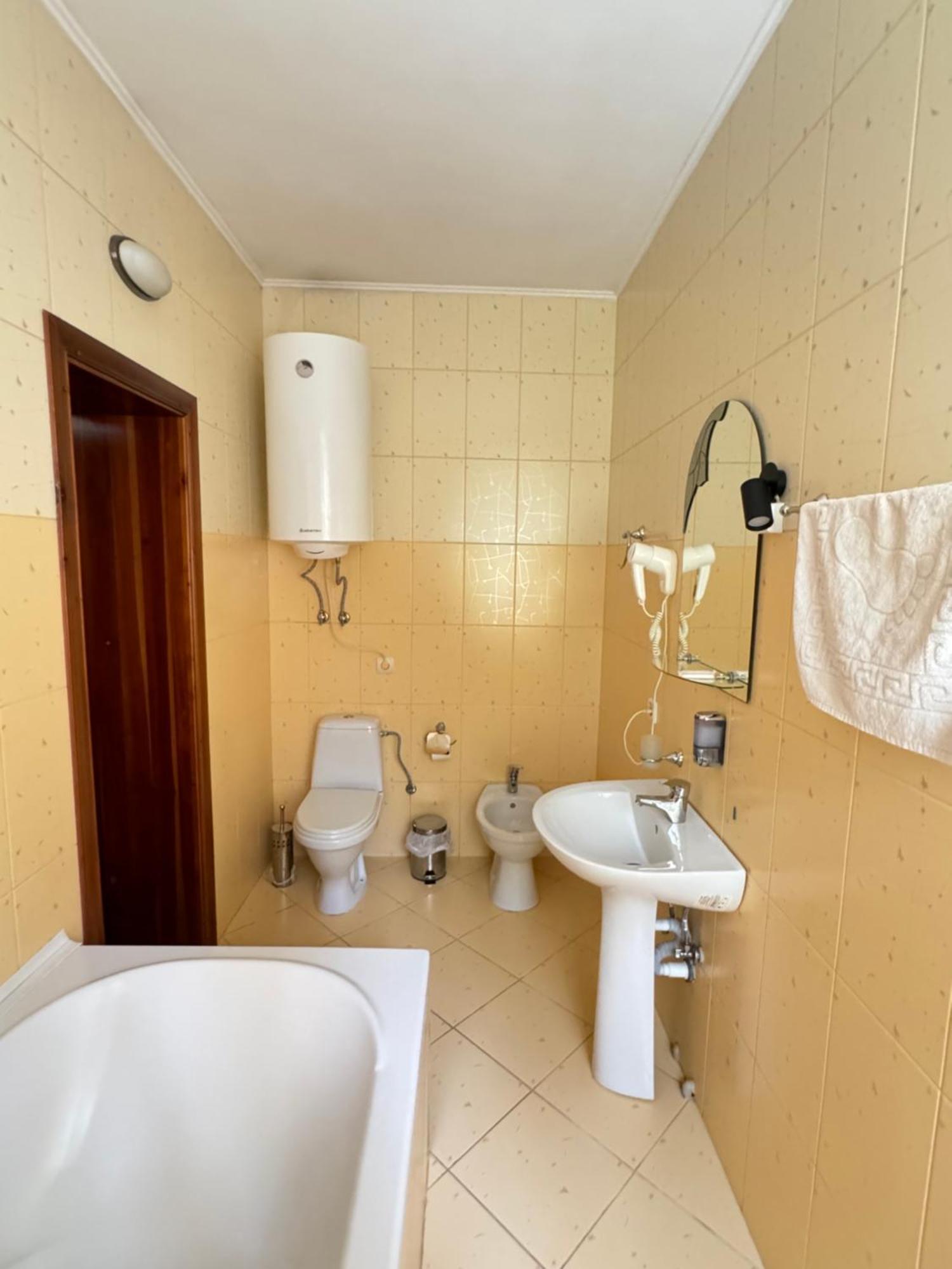 Лелеч Hotel Tatariv Eksteriør billede