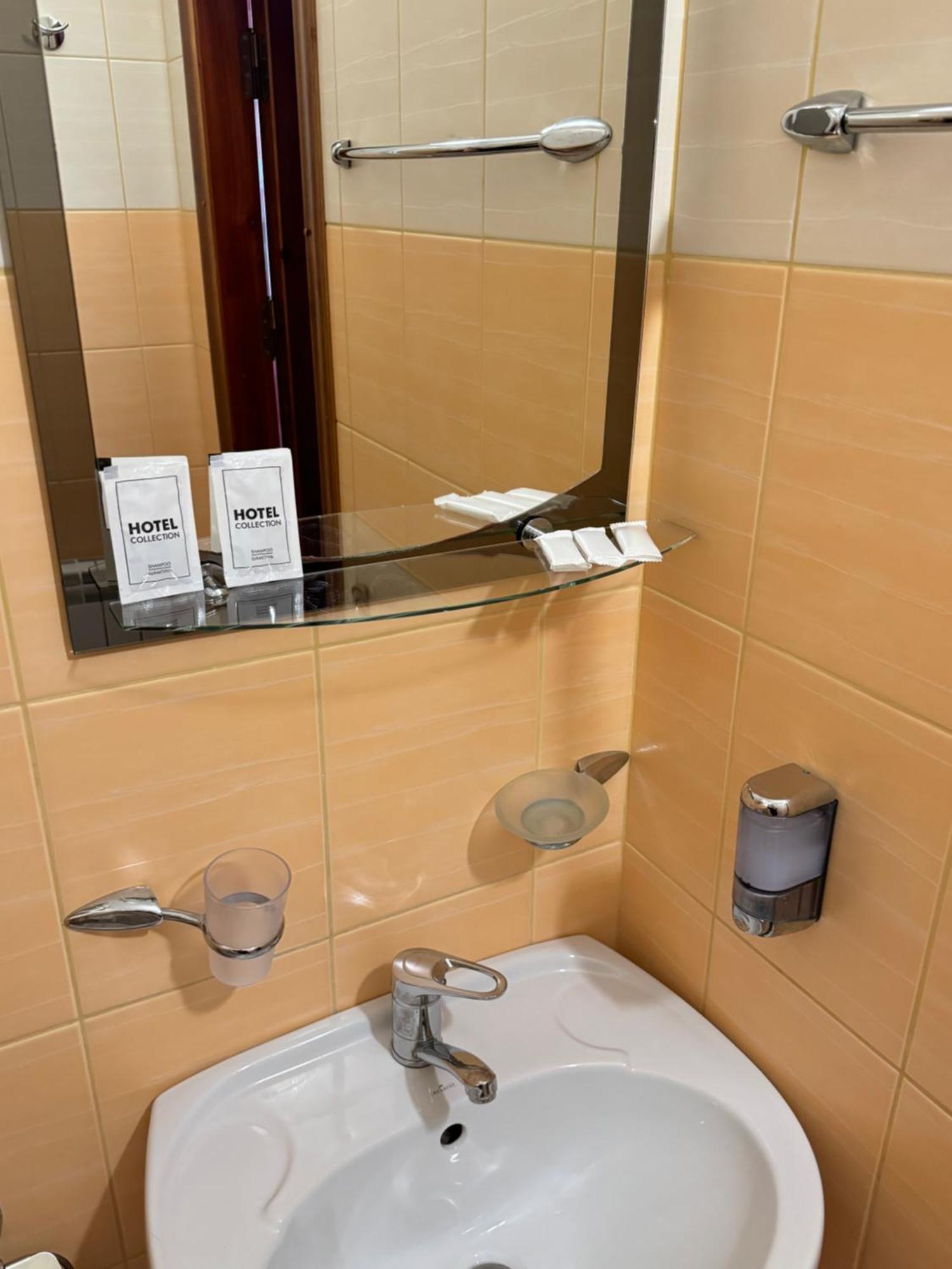 Лелеч Hotel Tatariv Eksteriør billede