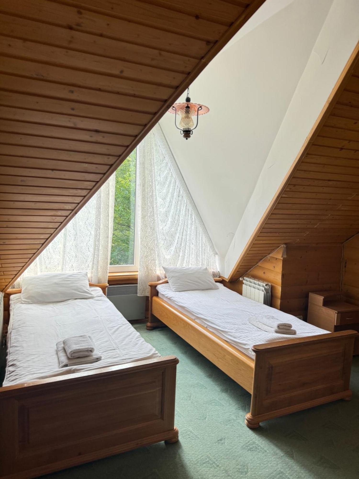 Лелеч Hotel Tatariv Eksteriør billede
