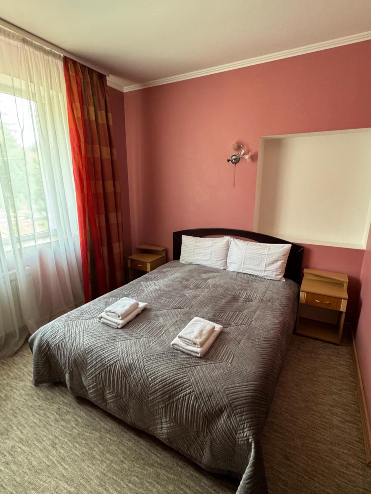 Лелеч Hotel Tatariv Eksteriør billede