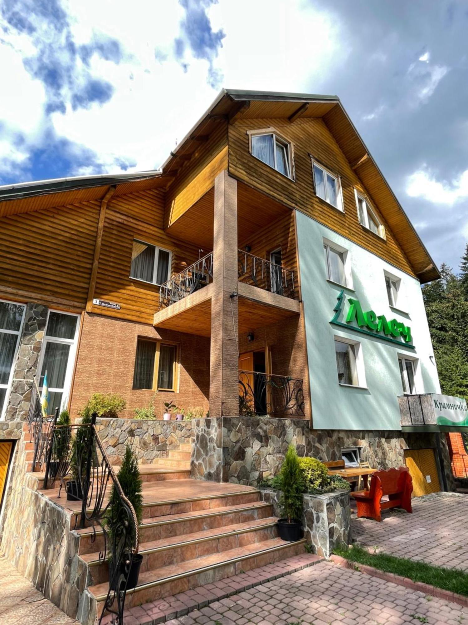 Лелеч Hotel Tatariv Eksteriør billede