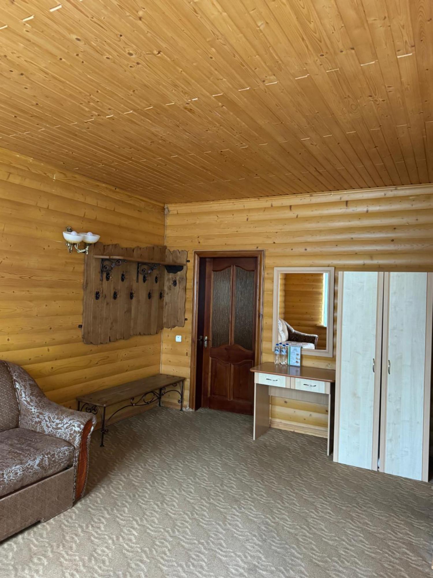 Лелеч Hotel Tatariv Eksteriør billede